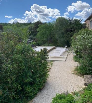 MAISON AVEC PISCINE - PROCHE AVIGNON - WiFI GRATUIT