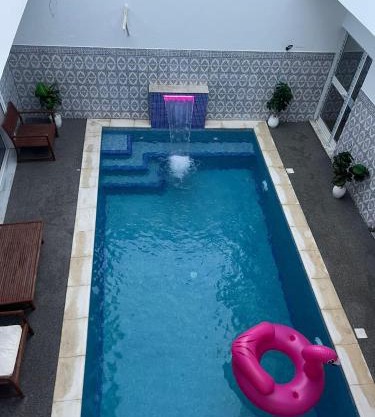 MAISON avec PISCINNE