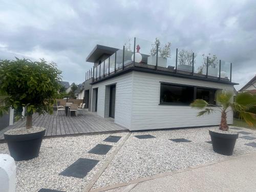 Maison avec toit terrasse