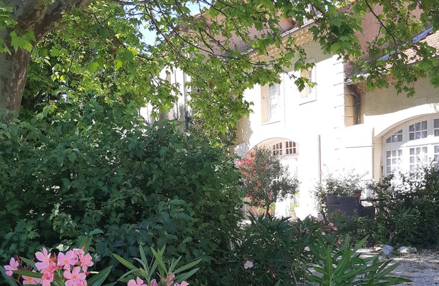 MAISON BONHEUR - breathtaking view of Mont Ventoux and the Rhône Valley