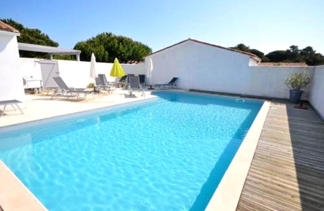 Maison charmante à Le Bois-Plage-en-Ré avec piscine partagée