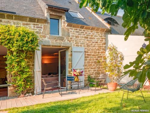 Maison Charmante à Ploemeur - Proche Plages et Campagne - 7 Couchages avec Jardin et Wifi - FR-1-349-105