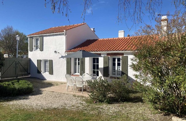 Maison charmante 6 pers, jardin clos, TV et Wifi, proche commerces et plage, petit chien accepté. - FR-1-224B-165