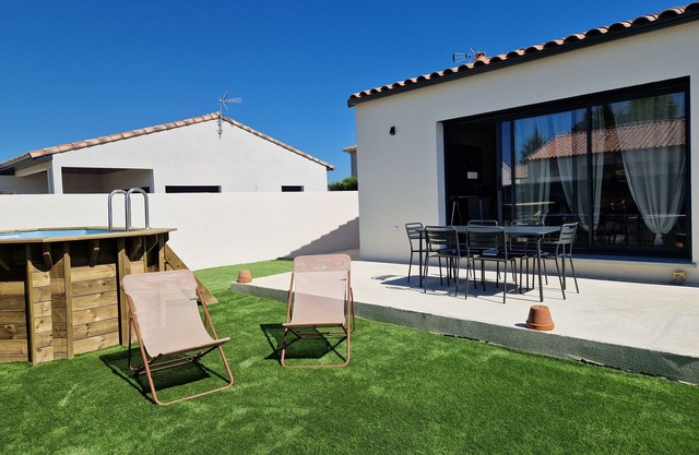 Maison Climatisée Avec Piscine, à 400 m du Canal du Midi. Mer à 30 Minutes