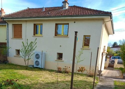 Maison confortable à Montluçon avec Jardin clôturé