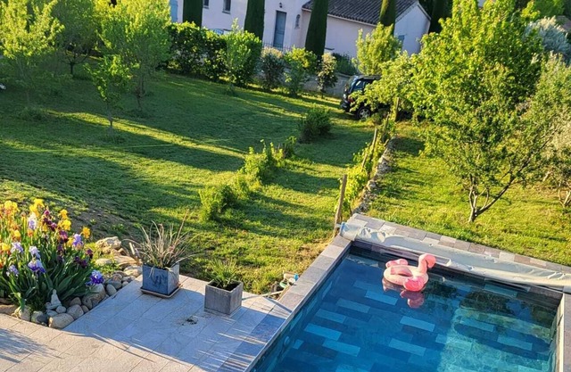 Maison Contemporaine Piscine et Jardin