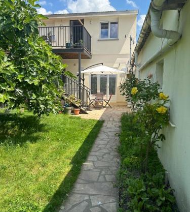 Maison cosy climatisée avec jardin