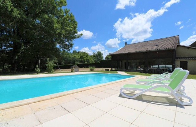 Maison & Cottage Avec Piscine Privée sis en Belle Campagne au Coeur du Périgord