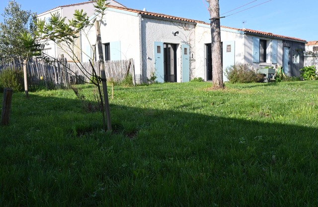 Maison Dans un Village de Bord de mer sur L'île D'oléron