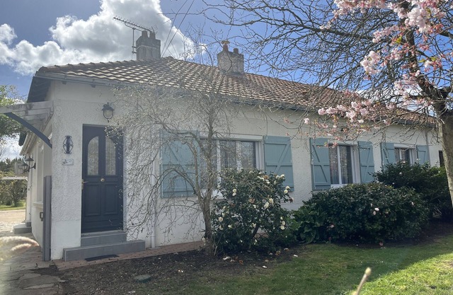 Maison Dans un Jardin Paysager Calme et Ressourçant