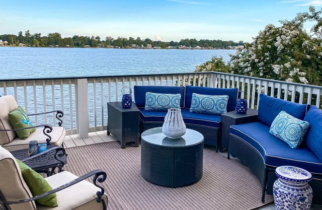 Maison de Bleu | Vibrance & Views at FR