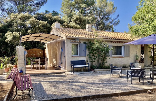Maison de Campagne Près Daix en Provence