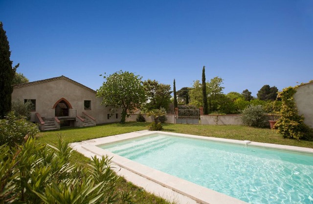 Maison de Caractère Avec Piscine et Jardin Privatif Clos Dans Domaine