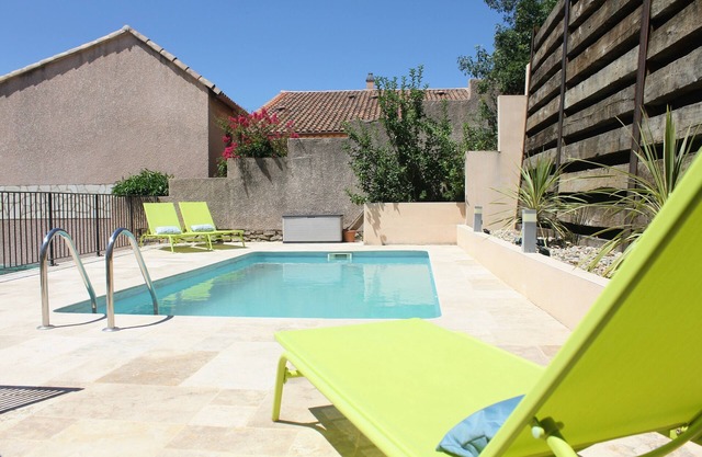 Maison de Farine es una casa de piedra renovada con piscina en el sur de Francia