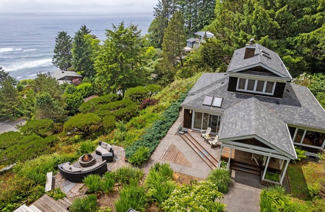 Maison De La Lune-Spectacular Oceanviews, dogs Ok , Firepit, Fenced yard