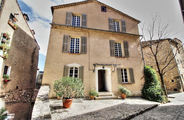 Maison de maître in the heart of the village