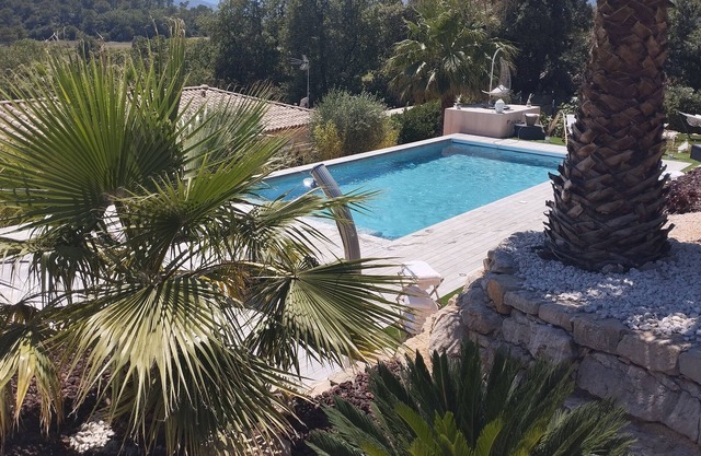 Maison de Plein Pied, au Calme, sur 1650 M2 de Terrain Entièrement Aménagé