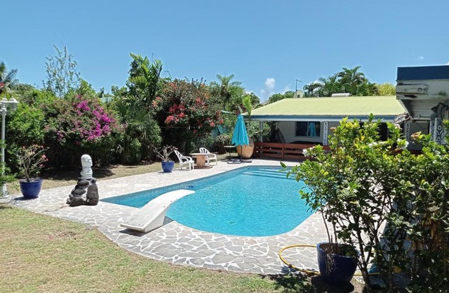Maison de vacances avec piscine et accès plage de sable blanc