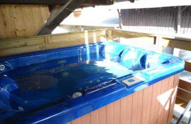 Maison de Village Avec Bain à Remous et Terrasse
