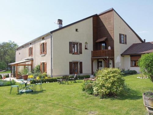 Maison de village au calme avec grand verger - FR-1-583-446