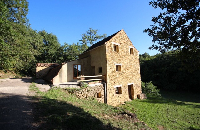 Maison du Périgord Noir au Milieu des Animaux