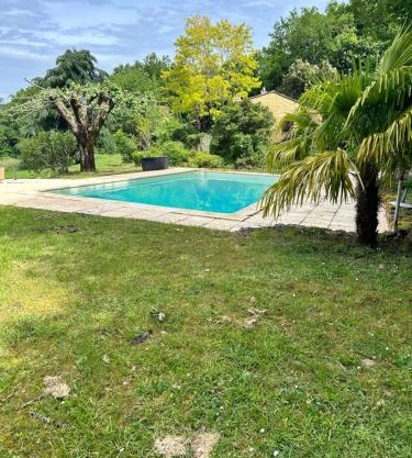 Maison en pierre Les Chardonnerets avec piscine