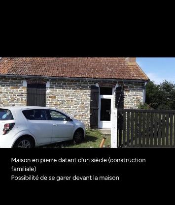 Maison en pierre à la mer