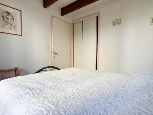 Maison en Pinède Proche Mer et Commerces - 5 pers, Terrasse, Jardin, Parking, WiFi - FR-1-705-29