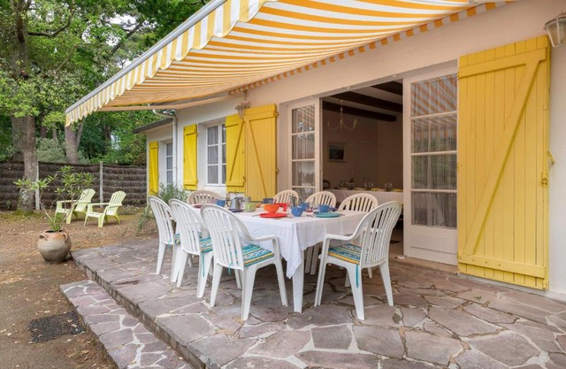 Maison familiale dans les pins à 300 m de la Plage