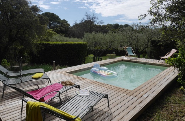 Maison Familiale Avec Piscine et Jardin Provençal