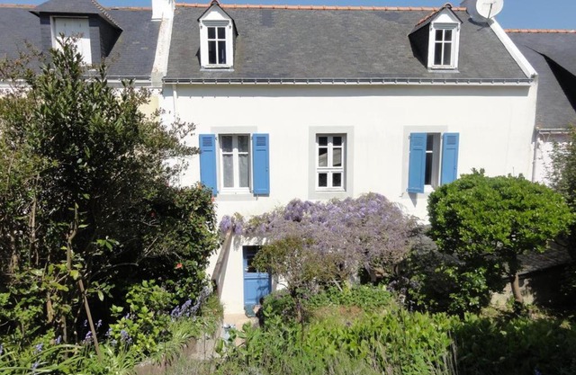 Maison familiale typique à Sauzon avec jardin, proche du port - FR-1-418-11