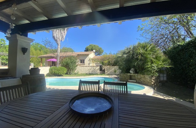 Maison Indépendante Avec Piscine, 3 Chambres, au Cœur du Gardonuzespont du Gard