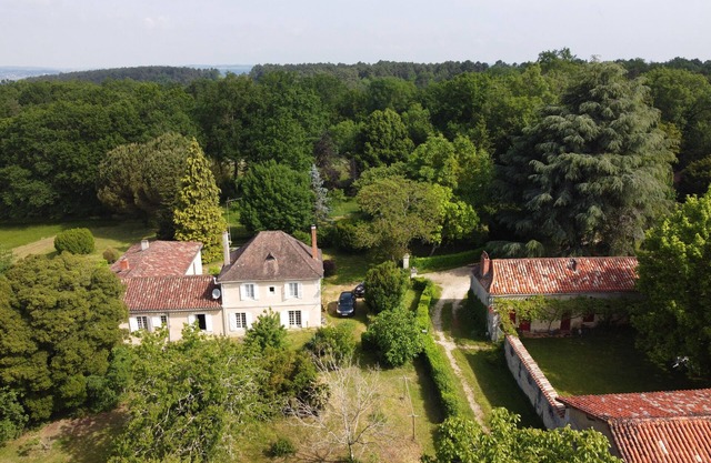 Casa rural 'Les Orchidées' con terraza compartida, jardín compartido y Wi-Fi