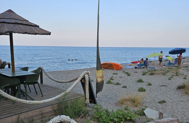 Nuevos apartamentos equipados con servicios de hotel cerca del mar