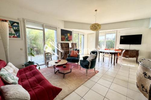 Maison lumineuse avec jardin à 50m de la mer