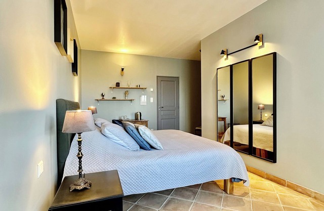 Maison Oléa - "Élégance" guest room overlooking the Vézère valley.