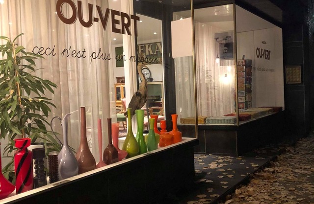 MAISON OU-VERT alojado en una tienda del pueblo