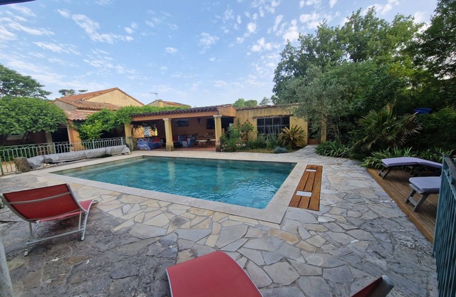 Maison Provençale Avec Jardin et Terrasses sur Terrain Privatif