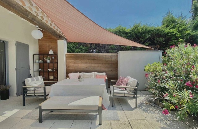 Maison Provençale Avec Piscine, 6 Personnes