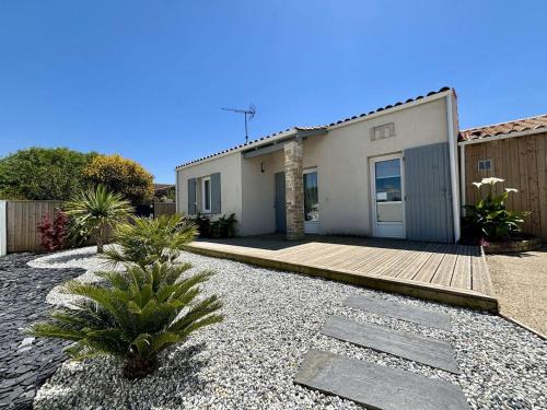 Maison rénovée St-Pierre d'Oléron, 4 pers, proche centre, extérieurs agréables, parking, vélos inclus - FR-1-246A-317