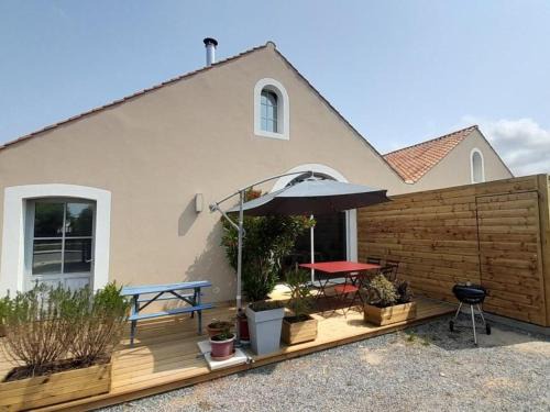 Maison rénovée de 112m², 4 chambres, à 800m des plages, avec jardin, proche commerces. - FR-1-540-188