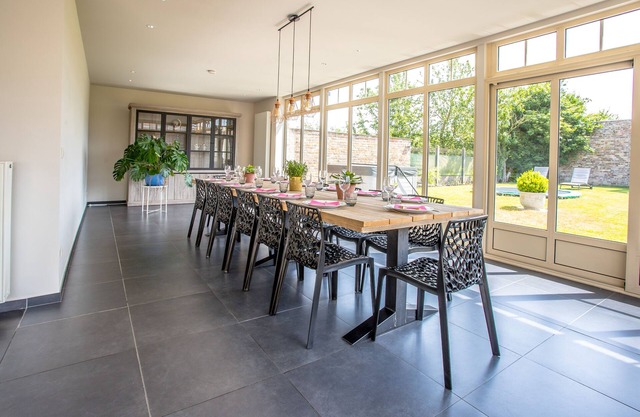 Maison Remi - spacious 5 bedroom, 3 bathroom villa with jacuzzi in the garden