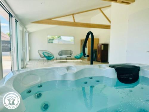 Maison spacieuse avec spa et sauna, proche centre-ville, plages et sites touristiques de Vendée - FR-1-426-558