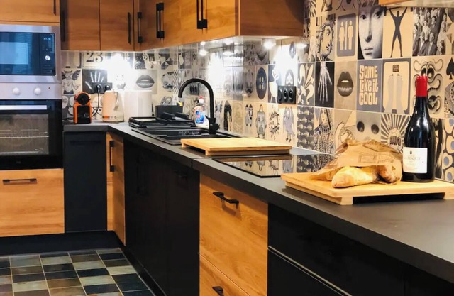 Maison Tarbes Ville Standing, 7 Chbres, 5 Salles de Bain , Parking Privé Fermé