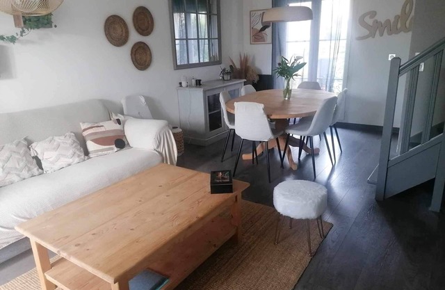 Maison Très Bien Agencée Proche Plage du Débarque et Commerces