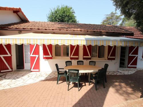 Maison traditionnelle à Saint Brevin, 850m plage, lumineux séjour, jardin, 4 ch., garage, animaux OK - FR-1-364-66