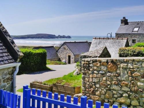 Maison Typique à Crozon - Proche Plage - Animaux Admis - FR-1-370-27
