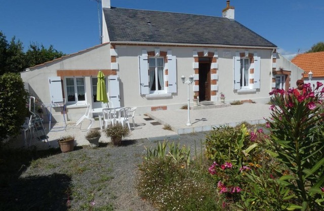 Maison vendéenne à Notre-Dame-de-Monts avec jardin, proche commerces et plages, animaux acceptés - FR-1-540-168
