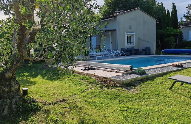 Casita entre Aviñón y Saint Remy de Provence "LE ROMANO" 2 estrellas