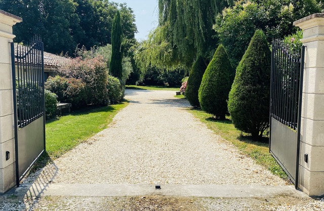Maisonnette 2-4 persons country pool in town